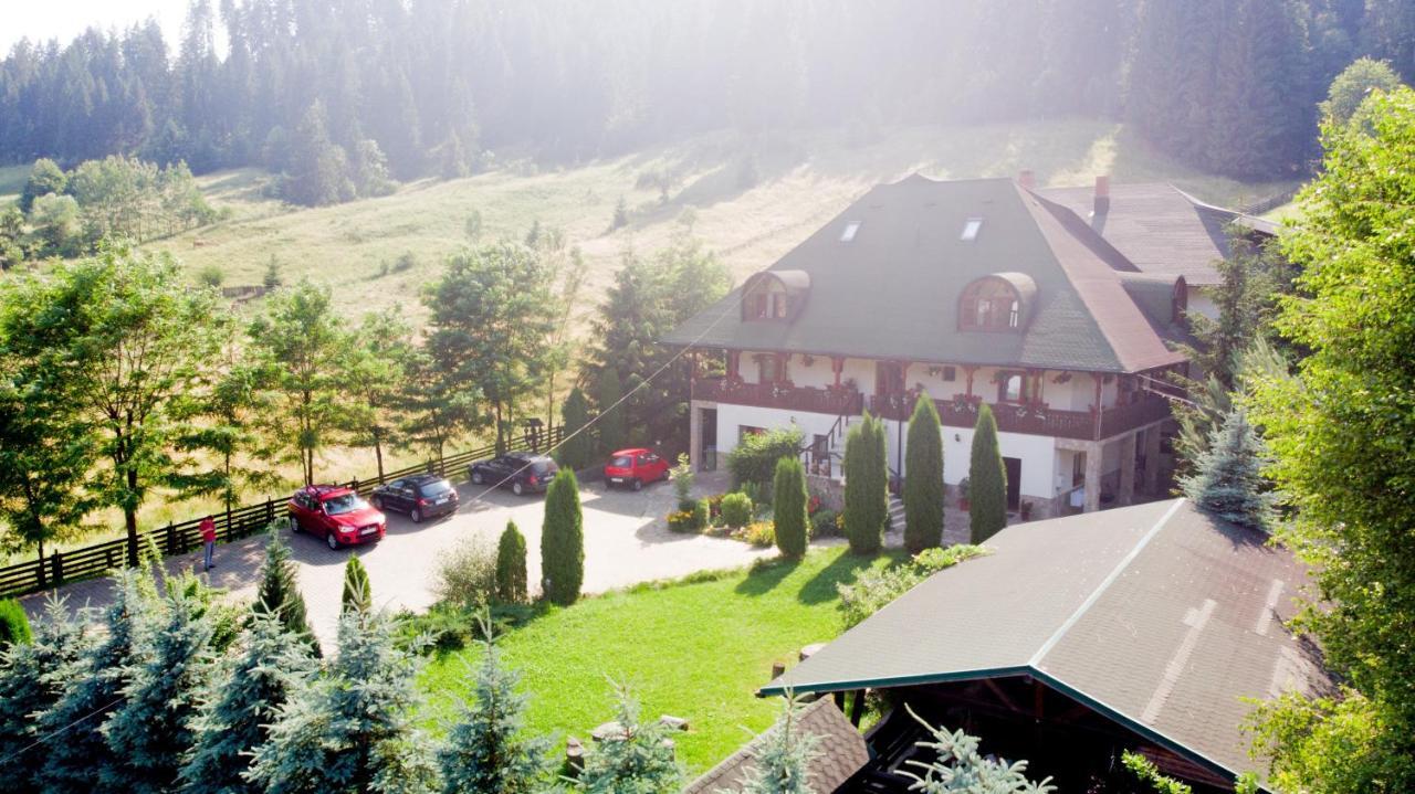 Conacul Domnitei Hotel Voronet Exterior foto